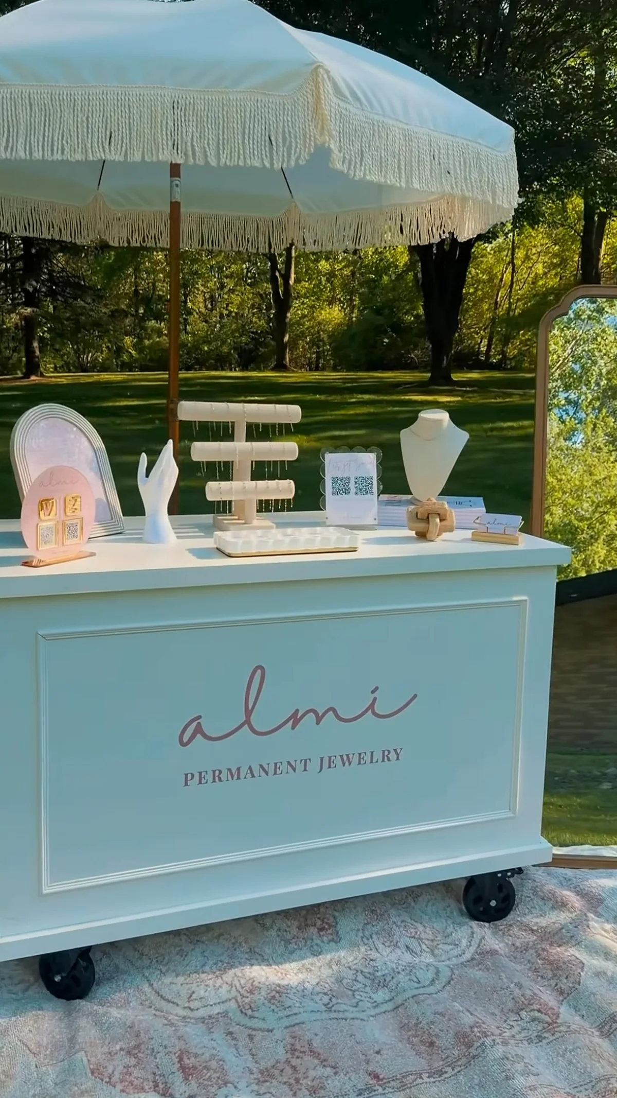 ALMI mobile jewelry cart photographed at a real outdoor event